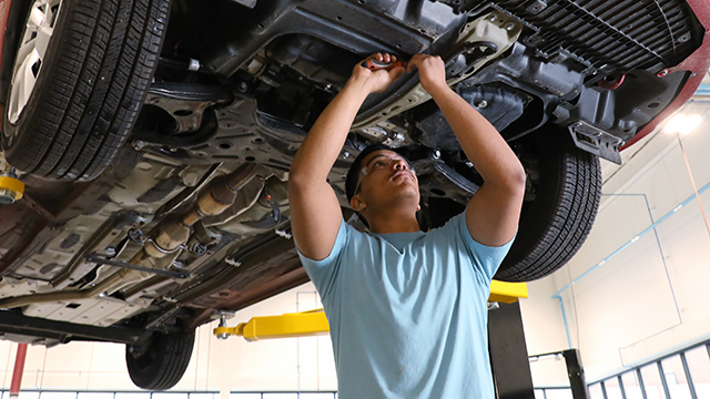 automotive-technology-repair-cert-640x360