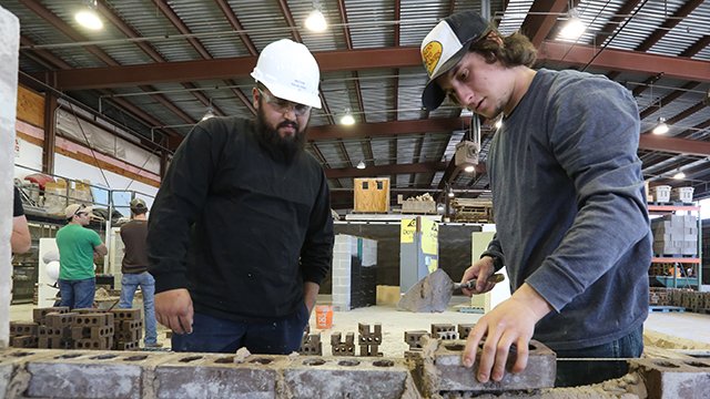 construction-management-technology-aas-640x360